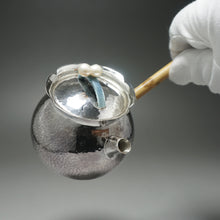 Load image into Gallery viewer, 999 Pure Silver Handmade Side Handle Teapot with Baroque Pearls 全手工长柄侧把银壶 170ml