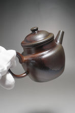 Load image into Gallery viewer, Wood Fired Dicaoqing Zhihu Yixing Teapot 柴烧底槽清执壶 170ml
