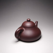 Load image into Gallery viewer, Lao Zini Hulupiao Yixing Teapot 老紫泥葫芦瓢 170ml