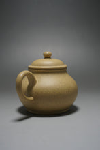 Load image into Gallery viewer, Benshan Lüni Bale Shuiping Yixing Teapot 本山绿泥芭乐水平壶 170ml