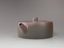 Load image into Gallery viewer, Wood Fired Zhoupan Dicaoqing Yixing Teapot 柴烧底槽青周盘 175ml