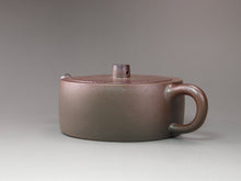 Load image into Gallery viewer, Wood Fired Zhoupan Dicaoqing Yixing Teapot 柴烧底槽青周盘 175ml