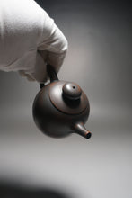 Load image into Gallery viewer, Julunzhu Nixing Teapot by Wu Sheng Sheng 坭兴吴盛胜巨轮珠 175ml