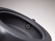 Load image into Gallery viewer, Heini (Wuhui Dicaoqing) Zhoupan Yixing Teapot 捂灰底槽清周盘 175ml