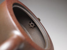 Load image into Gallery viewer, Wood Fired Zhoupan Dicaoqing Yixing Teapot no.3 柴烧底槽青周盘 175ml