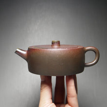 Load image into Gallery viewer, Wood Fired Zhoupan Dicaoqing Yixing Teapot no.3 柴烧底槽青周盘 175ml