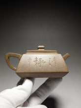 Load image into Gallery viewer, Fully Handmade Douqingni Changpiao Teapot 全手工吴余生豆青泥长瓢 180ml