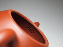 Load image into Gallery viewer, Zhuni Dahongpao Aishipiao Yixing Teapot 朱泥大红袍矮石瓢 185ml