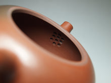 Load image into Gallery viewer, 185ml Round Melon Nixing Teapot with Yaobian by Li Wenxin 李文新泥兴阴阳泥兴壶