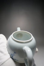 Load image into Gallery viewer, Qinghua partridge Jingdezhen Porcelain Teapot 青花壶鹧鸪茶壶 185ml