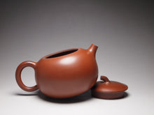 Load image into Gallery viewer, 185ml Round Melon Nixing Teapot with Yaobian by Li Wenxin 李文新泥兴阴阳泥兴壶