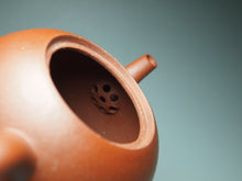 Load image into Gallery viewer, Zhuni Dahongpao Meirenjian Yixing Teapot 朱泥大红袍美人肩 185ml