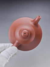 Load image into Gallery viewer, Fully Handmade Dicaoqing Yunlu Yixing Teapot by Xu Weimin 全手工徐卫民底槽清云炉 185ml