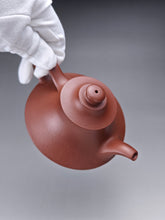 Load image into Gallery viewer, Fully Handmade Dicaoqing Yunlu Yixing Teapot by Xu Weimin 全手工徐卫民底槽清云炉 185ml