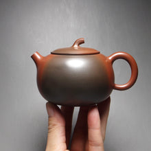 Load image into Gallery viewer, 185ml Round Melon Nixing Teapot with Yaobian by Li Wenxin 李文新泥兴阴阳泥兴壶