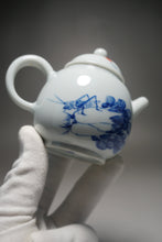Load image into Gallery viewer, Qinghua Cabbage Jingdezhen Porcelain Teapot 青花壶白菜茶壶 185ml