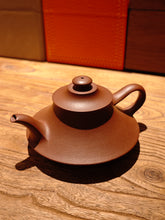 Load image into Gallery viewer, Fully Handmade Dicaoqing Yunlu Yixing Teapot by Xu Weimin 全手工徐卫民底槽清云炉 185ml
