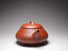 Load image into Gallery viewer, Zhuni Dahongpao Aishipiao Yixing Teapot 朱泥大红袍矮石瓢 185ml