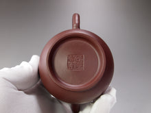 Load image into Gallery viewer, Lao Zini Panhu Yixing Teapot 老紫泥潘壶 150ml