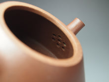 Load image into Gallery viewer, Fully Handmade Dicaoqing Ziye Shipiao Yixing Teapot by Fang Siming 范思明山全手底槽清子冶石瓢 190ml