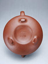Load image into Gallery viewer, Fully Handmade Dicaoqing Yunlu Yixing Teapot by Xu Weimin 全手工徐卫民底槽清云炉 190ml