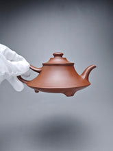 Load image into Gallery viewer, Fully Handmade Dicaoqing Yunlu Yixing Teapot by Xu Weimin 全手工徐卫民底槽清云炉 190ml