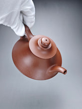 Load image into Gallery viewer, Fully Handmade Dicaoqing Yunlu Yixing Teapot by Xu Weimin 全手工徐卫民底槽清云炉 190ml