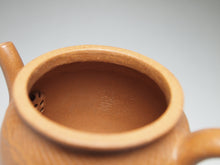 Load image into Gallery viewer, Fully Handmade Duanni Panzhu Yixing Teapot 全手工段泥盘筑 190ml