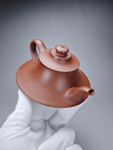 Load image into Gallery viewer, Fully Handmade Dicaoqing Yunlu Yixing Teapot by Xu Weimin 全手工徐卫民底槽清云炉 190ml