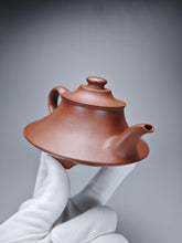 Load image into Gallery viewer, Fully Handmade Dicaoqing Yunlu Yixing Teapot by Xu Weimin 全手工徐卫民底槽清云炉 190ml