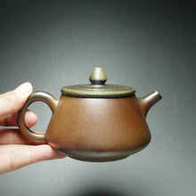 Load image into Gallery viewer, Dafengjiang Wood Kiln Fired Shipiao Nixing Teapot  大风江柴烧平盖石瓢 190ml