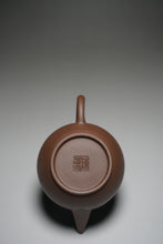 Load image into Gallery viewer, Dicaoqing Shuiping Yixing Teapot 底槽青水平壶 190ml