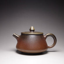 Load image into Gallery viewer, Dafengjiang Wood Kiln Fired Shipiao Nixing Teapot  大风江柴烧平盖石瓢 190ml