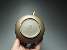 Load image into Gallery viewer, Dafengjiang Wood Kiln Fired Shipiao Nixing Teapot  大风江柴烧平盖石瓢 190ml