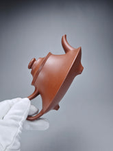 Load image into Gallery viewer, Fully Handmade Dicaoqing Yunlu Yixing Teapot by Xu Weimin 全手工徐卫民底槽清云炉 190ml