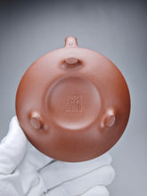 Load image into Gallery viewer, Fully Handmade Dicaoqing Yunlu Yixing Teapot by Xu Weimin 全手工徐卫民底槽清云炉 190ml