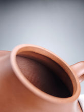 Load image into Gallery viewer, Fully Handmade Dicaoqing Yunlu Yixing Teapot by Xu Weimin 全手工徐卫民底槽清云炉 190ml
