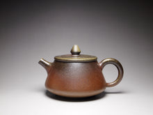 Load image into Gallery viewer, Dafengjiang Wood Kiln Fired Shipiao Nixing Teapot  大风江柴烧平盖石瓢 190ml