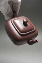 Load image into Gallery viewer, Lao Zini Wugou Square Yixing Teapot 老紫泥无垢 190ml