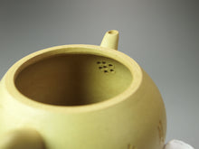 Load image into Gallery viewer, Demo Benshan Lüni Fat Pear Yixing Teapot with Carvings of Lotus Pond 本山绿泥刻绘荷塘月色壶 180ml