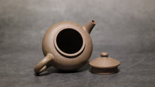 Load image into Gallery viewer, Jiangponi Julun Yixing Teapot High Fired 降坡泥巨轮珠-高温 105ml