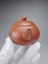 Load image into Gallery viewer, Zhuni Dahongpao Yinchun Shuiping Yixing Teapot 朱泥大红袍寅春水平 105ml