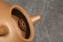 Load image into Gallery viewer, Lao Duanni Hulupiao yixing Teapot 老段泥葫芦瓢 150ml
