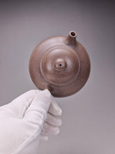 Load image into Gallery viewer, Fully Handmade Douqingni Rongtian Yixing Teapot by Hu Manshan 胡漫山全手工豆青泥容天 200ml