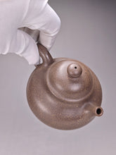 Load image into Gallery viewer, Fully Handmade Douqingni Rongtian Yixing Teapot by Hu Manshan 胡漫山全手工豆青泥容天 200ml