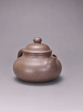 Load image into Gallery viewer, Fully Handmade Douqingni Rongtian Yixing Teapot by Hu Manshan 胡漫山全手工豆青泥容天 200ml