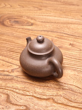 Load image into Gallery viewer, Fully Handmade Douqingni Rongtian Yixing Teapot by Hu Manshan 胡漫山全手工豆青泥容天 200ml