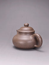 Load image into Gallery viewer, Fully Handmade Douqingni Rongtian Yixing Teapot by Hu Manshan 胡漫山全手工豆青泥容天 200ml