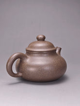 Load image into Gallery viewer, Fully Handmade Douqingni Rongtian Yixing Teapot by Hu Manshan 胡漫山全手工豆青泥容天 200ml