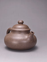 Load image into Gallery viewer, Fully Handmade Douqingni Rongtian Yixing Teapot by Hu Manshan 胡漫山全手工豆青泥容天 200ml